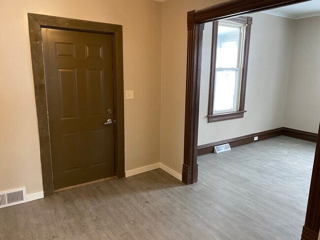 Building Photo - 5 Bed 1.5 Bath Single Family Home in Wausau