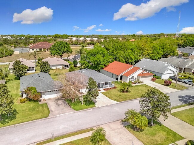 Building Photo - 2 Bedroom, 2 Bath | Lake Community | Dock & Boat Ramp Access