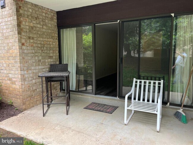 Building Photo - 2044 Royal Fern Ct