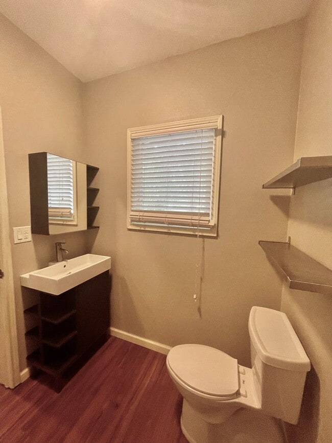 Building Photo - 333 W Hutchison St