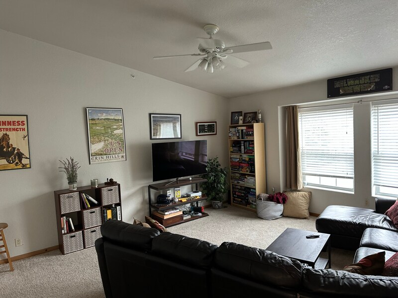 Building Photo - 370 Jennifer Ln