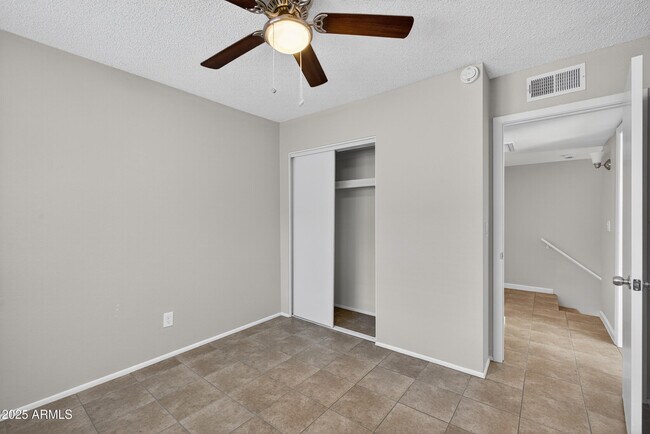 Building Photo - 860 E Brown Rd