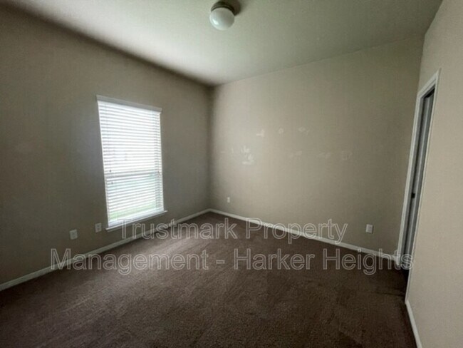 Building Photo - 8121 Iron Gate Dr