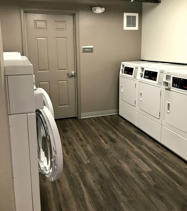 Building Photo - Spacious Condo in Secured Building – Prime...