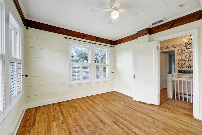 Building Photo - 1950 Lexington St