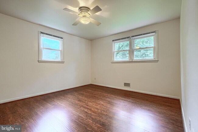 Building Photo - 112 Springside Dr