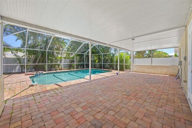 Building Photo - 2026 Bayou Grande Blvd NE