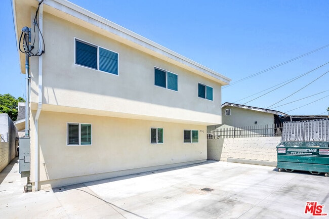 Building Photo - 2816 3/4-2814 W Jefferson Blvd