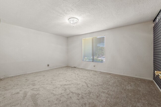 Building Photo - Ocean View Prime Location