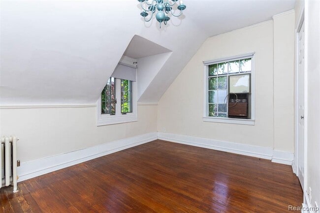Building Photo - 8911 Manor Ave