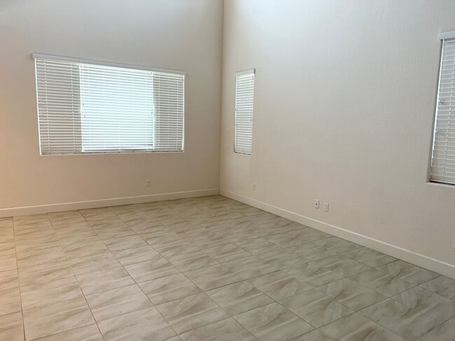 Building Photo - 3 Bedroom / 2.5 Bath In Tanglewood Gated Community