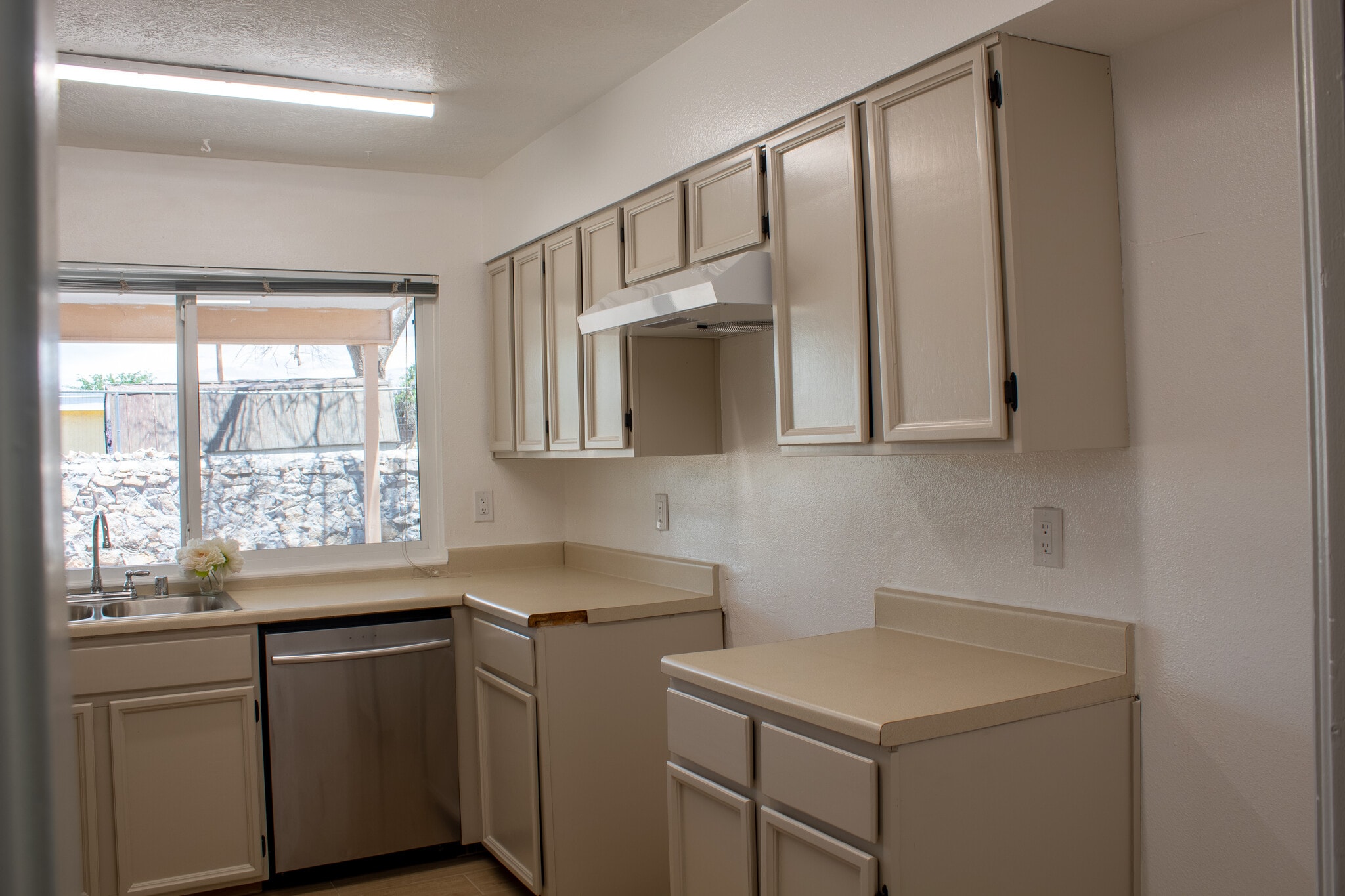 Building Photo - 10709 Lobo Ln