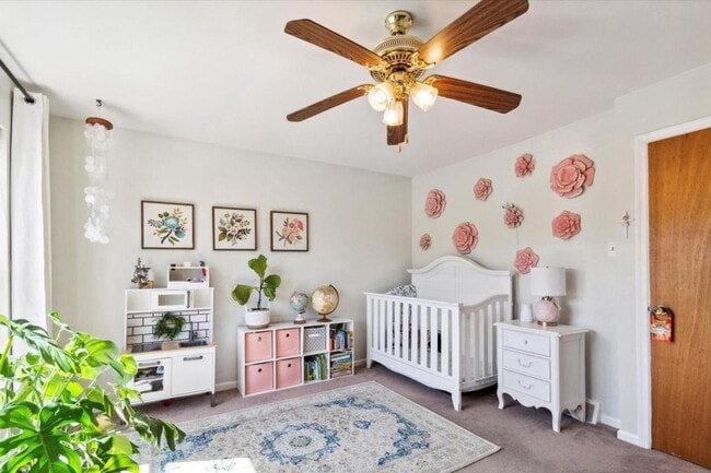 Building Photo - 4 Bedroom 2 Bath Townhome in Exton Station