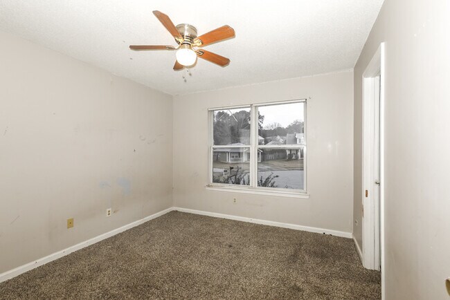 Building Photo - Fantastic 3bd/1.5ba home! Let yourself in!