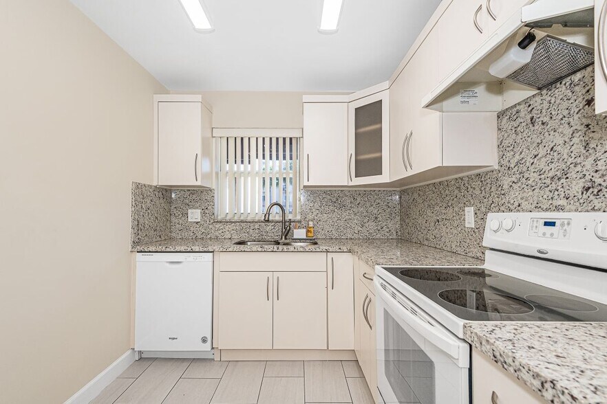 Building Photo - 7765 SW 86th St