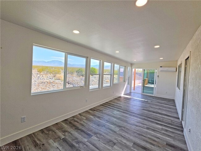 Building Photo - 3630 E Vineyard Dr
