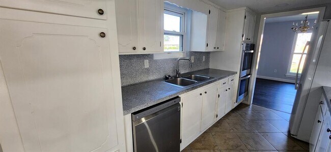 Building Photo - 2714 Crowell Ln