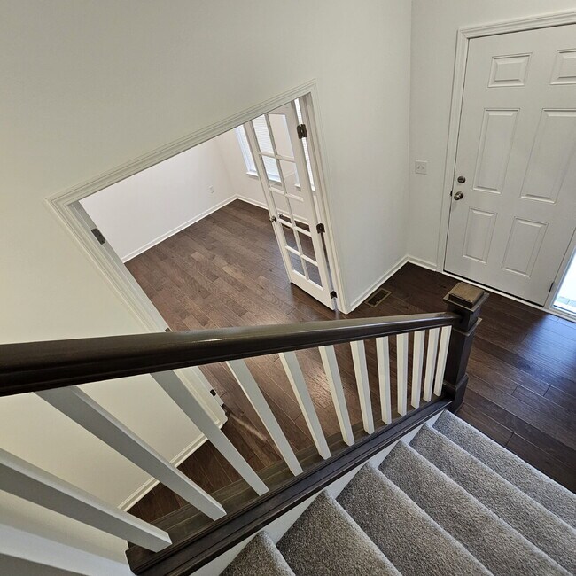 Building Photo - 4 bedroom, 3 full bathrooms, 2 car garage ...