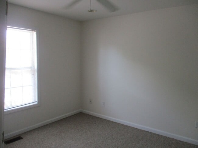 Building Photo - 402 Johns Way