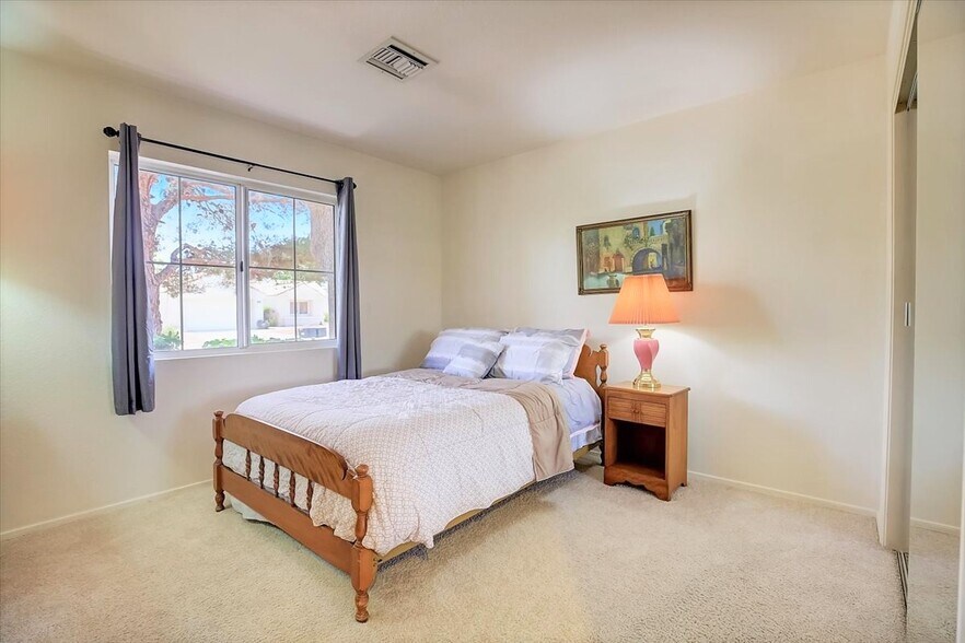 Building Photo - 3013 Sungold Dr