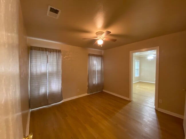 Building Photo - Single Family Home *LEASING SPECIAL AVAILABLE*