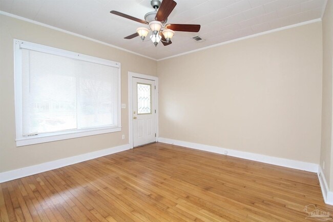 Building Photo - 1504 E Strong St