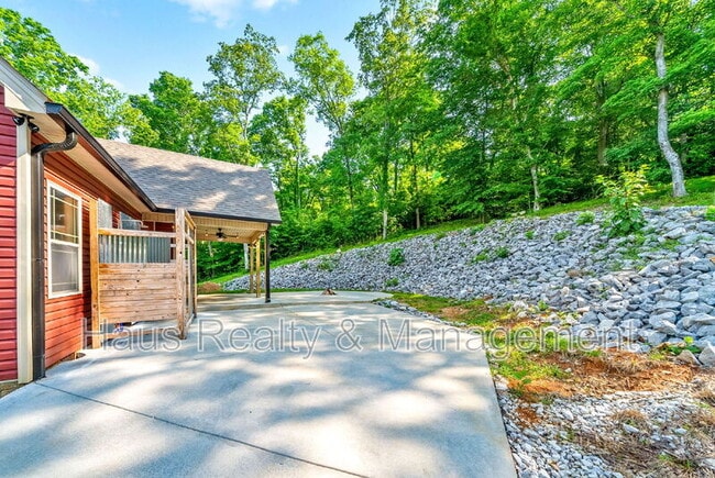 Building Photo - 6466 Hwy 48 N