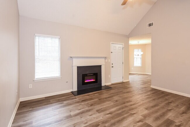 Building Photo - 180 Creekview Blvd