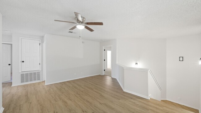 Building Photo - 1073 Stone Hollow