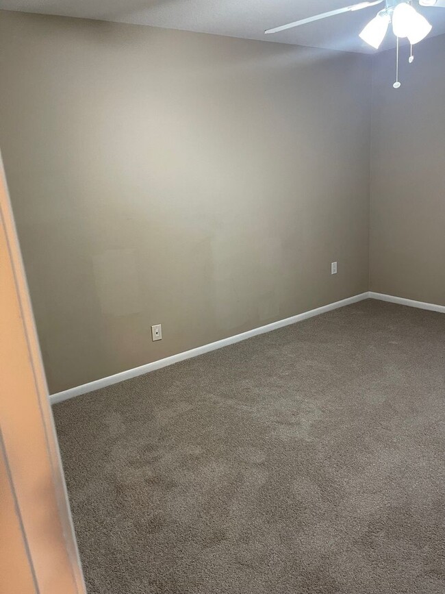 Building Photo - 3bed/2bath Single Family Home