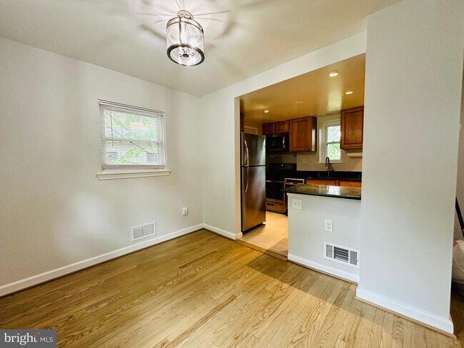 Building Photo - 2500 Lake Ave