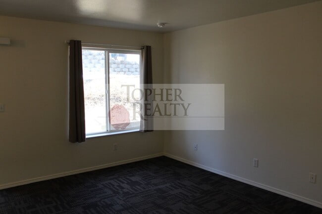 Building Photo - 2529 Ferndale Ln