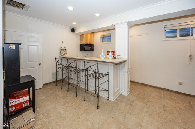Building Photo - 5889 Pebblestream Dr