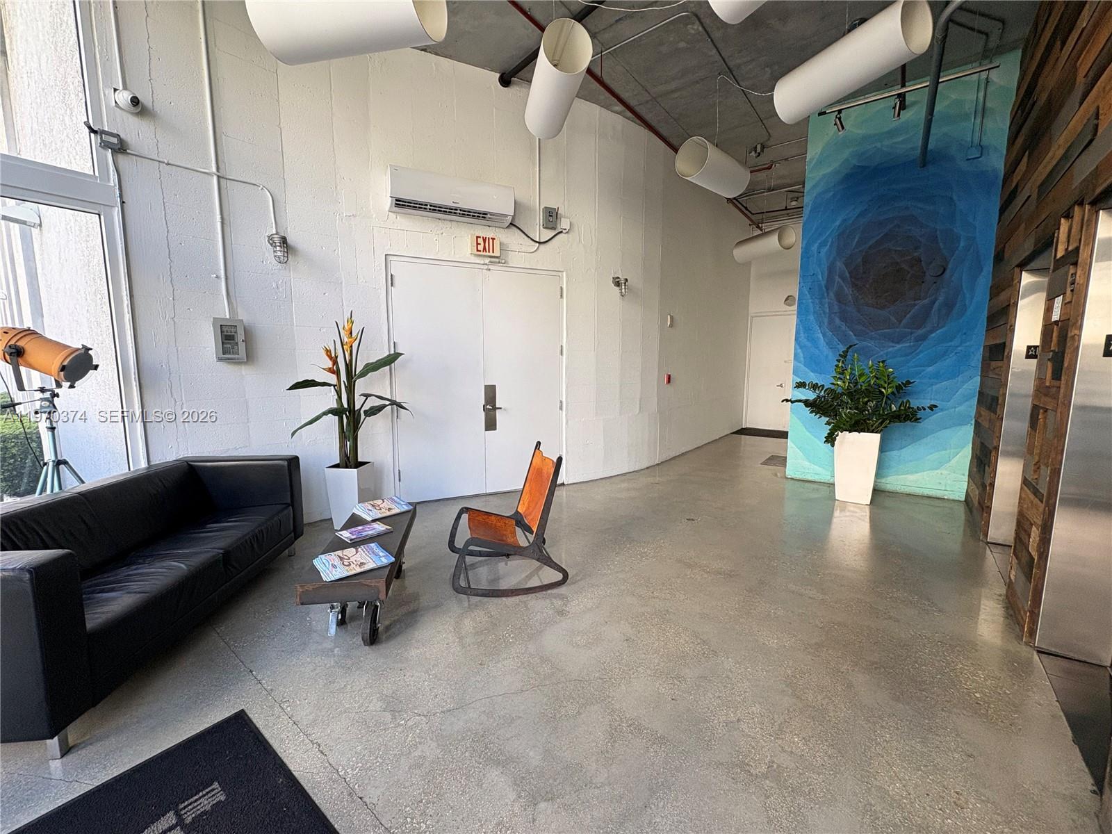 Building Photo - 444 NE 30th St