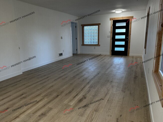 Building Photo - R58