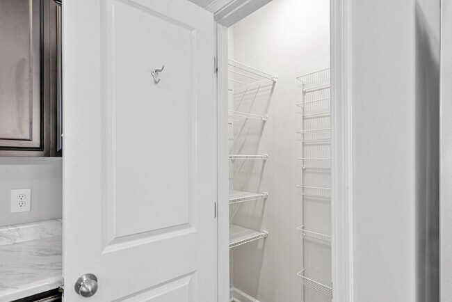 Building Photo - 10 Jaydn Dr W