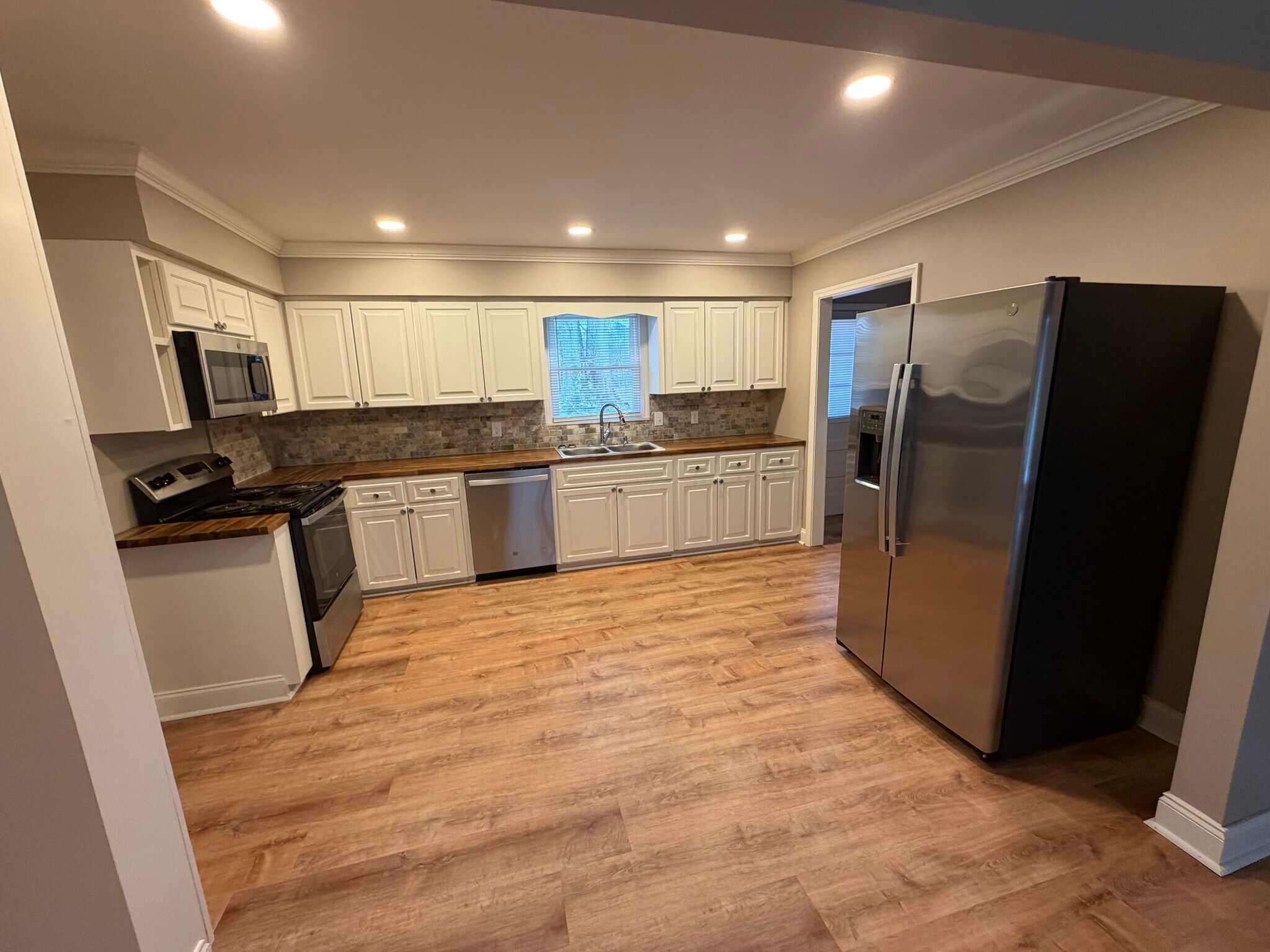 Building Photo - 2038 Conway Dr