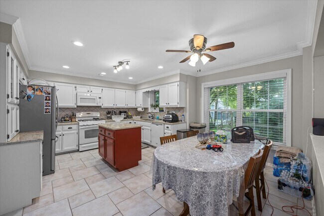 Building Photo - 2231 Remington Dr