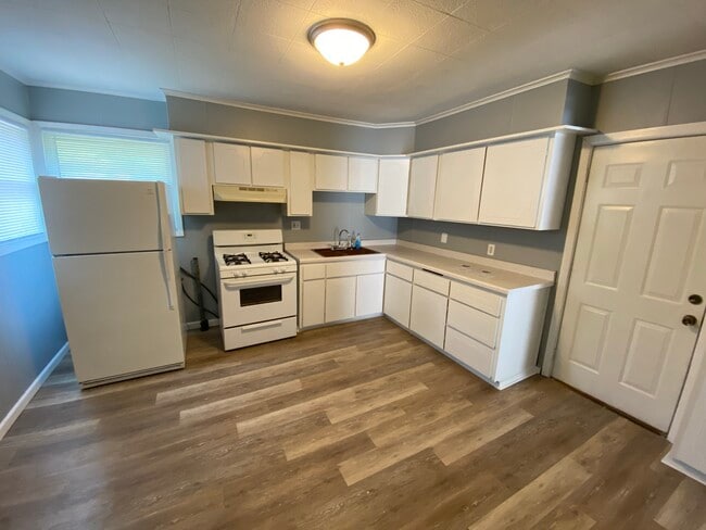 Building Photo - 711 Highland Ave