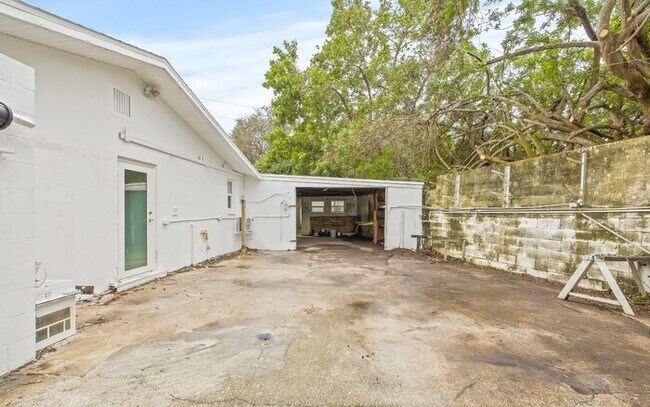 Building Photo - Home For Rent in Clearwater Manor!