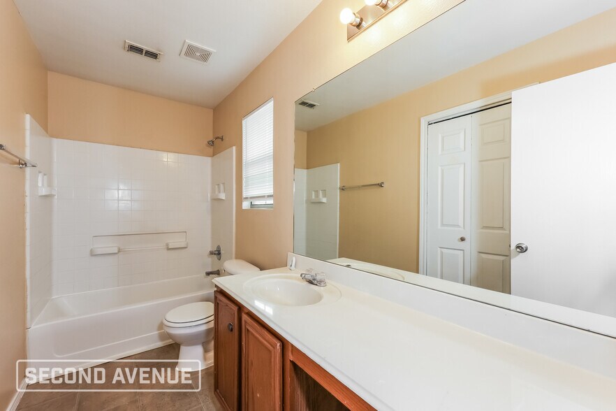 Building Photo - 6152 River Pointe Dr