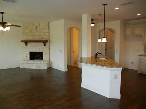 Building Photo - 2320 Lynbridge Cir