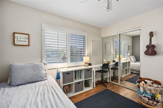 Building Photo - 3 bedroom in Gated Victoria Community!