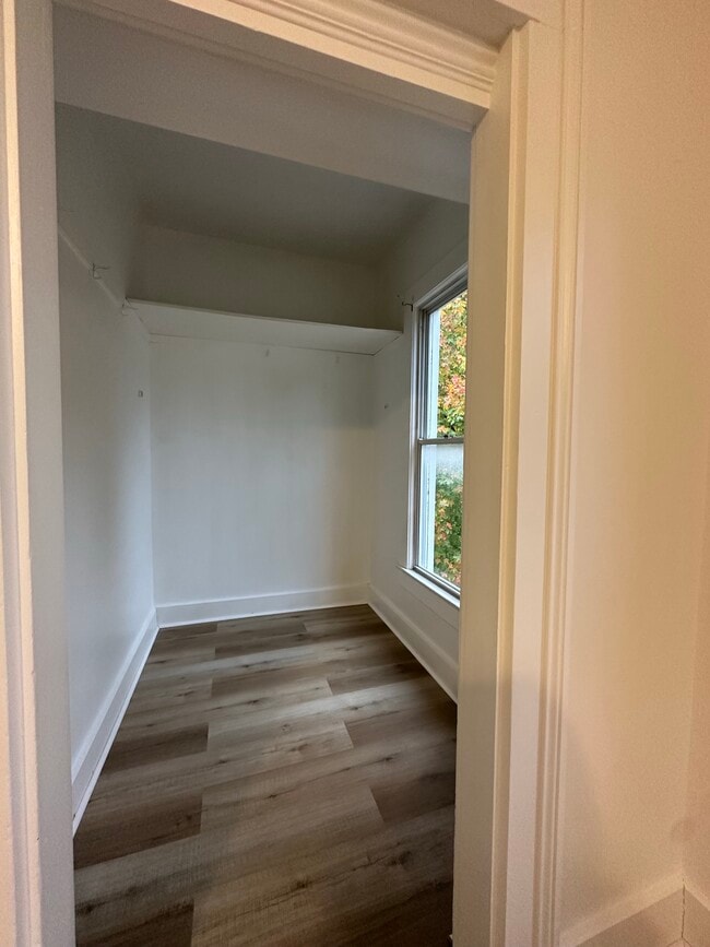 Building Photo - 1404 Grove St