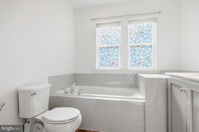 Building Photo - 38 Kirby Ct