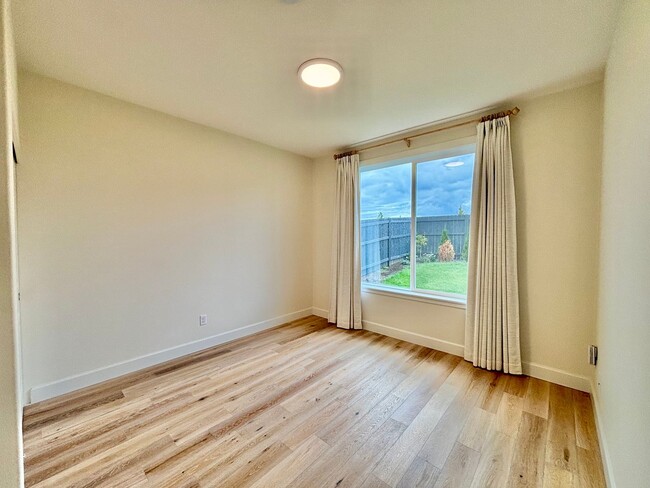Building Photo - Gorgeous Ridgefield Home