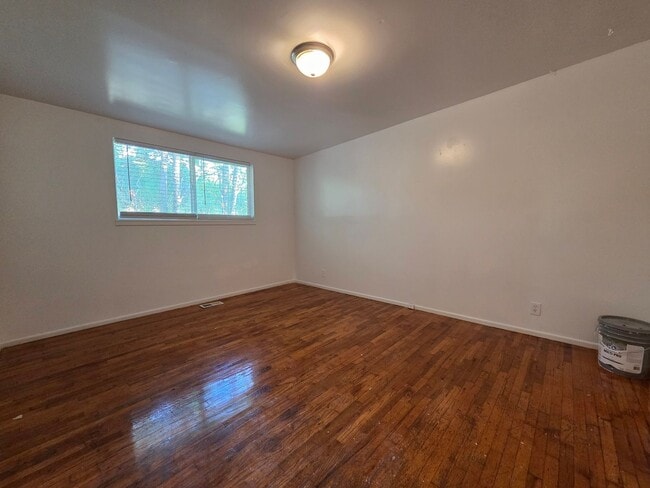 Building Photo - 724 30th St