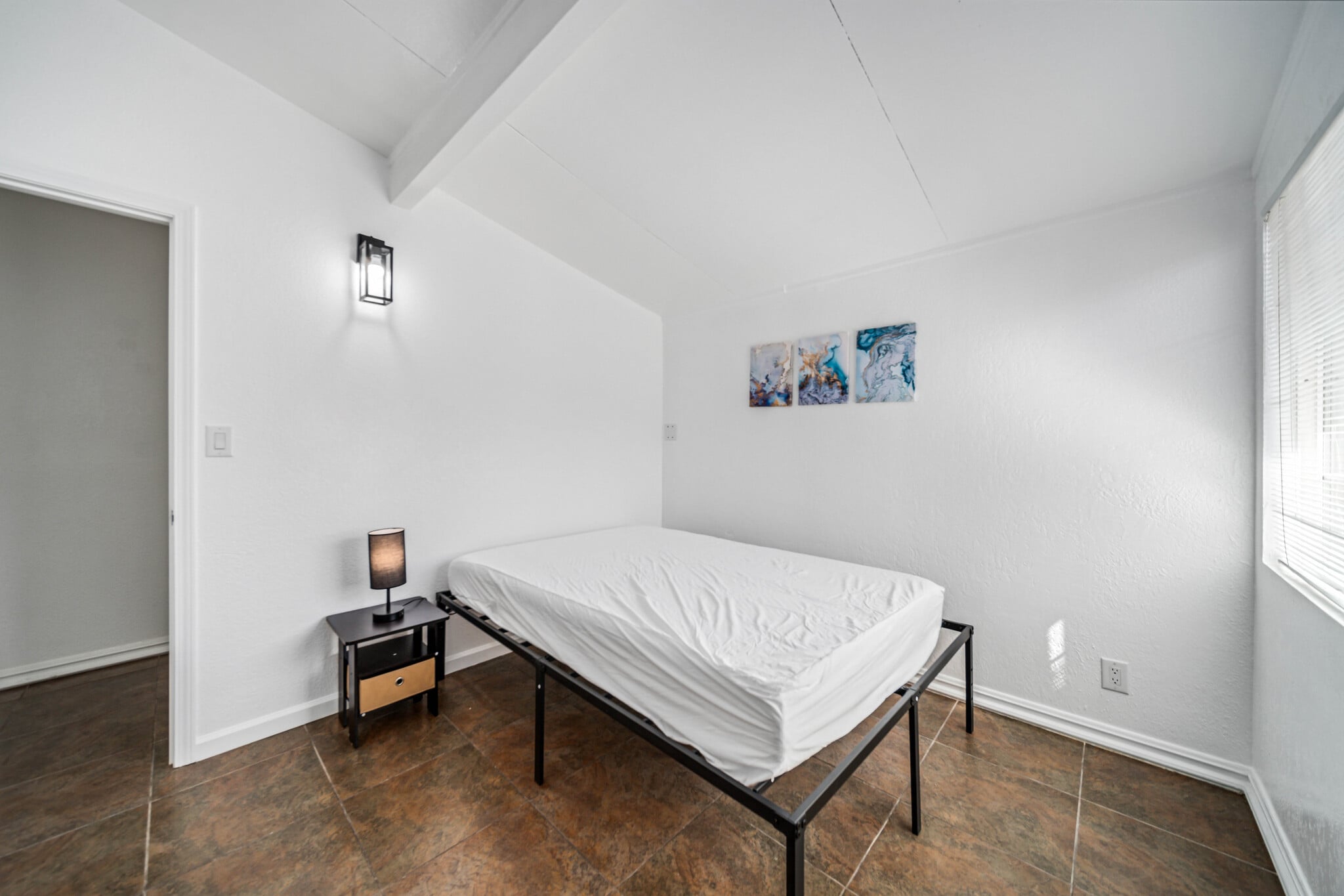 Rooms for Rent-Room 1 - 45426 10th St W