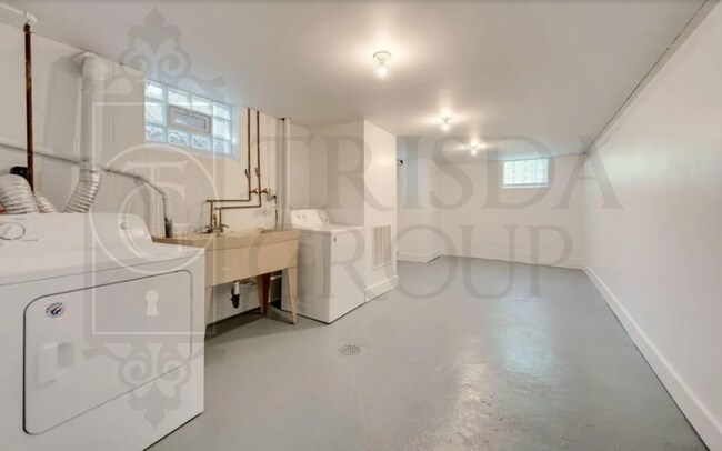 Building Photo - Avail June 1st! Renovated Crafton 2BR Apt, A/C, Private laundry/storage, Parking, Pets OK!