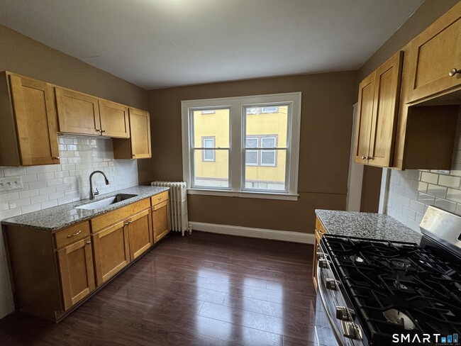 Building Photo - 94-96-96 Thomaston St